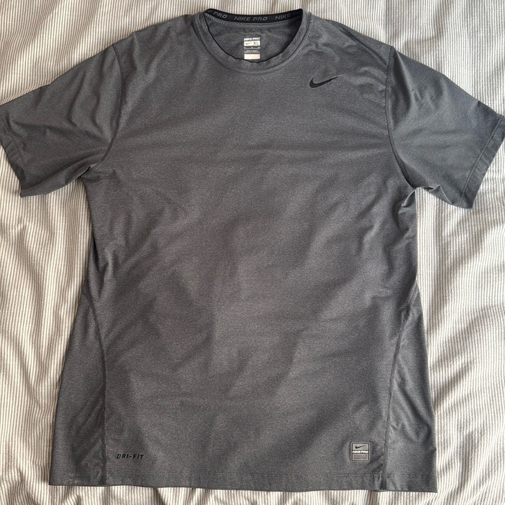 Nike Pro Dri Fit Activewear for Men 
Size XL
Like New